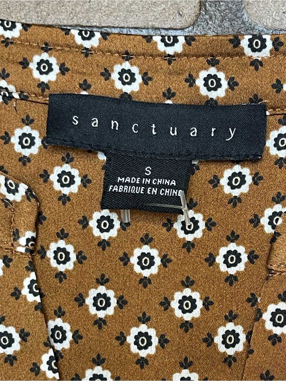 Sanctuary Relaxed Modern Blouse Brown Floral Hidden Button Top Size Small - Picture 6 of 9